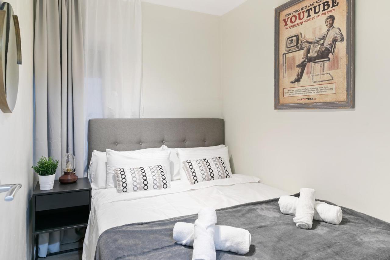 Tendency Apartments Forum 4 Sant Adria de Besos Εξωτερικό φωτογραφία